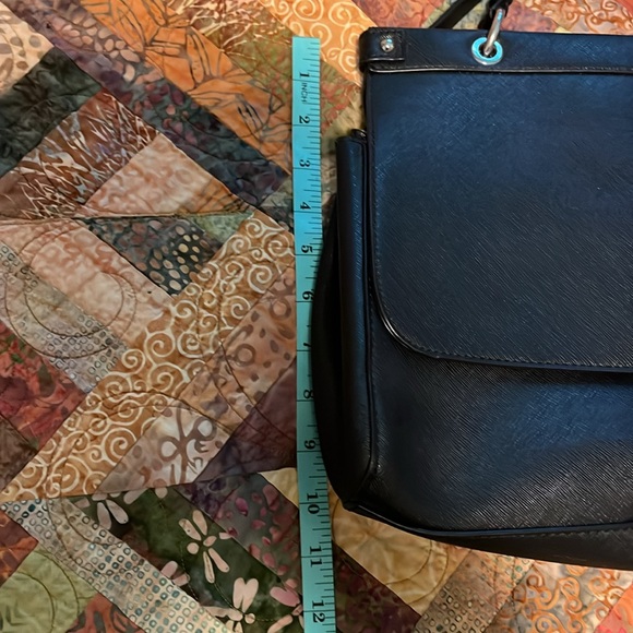 Fabulous Guess leather purse - Picture 7 of 8